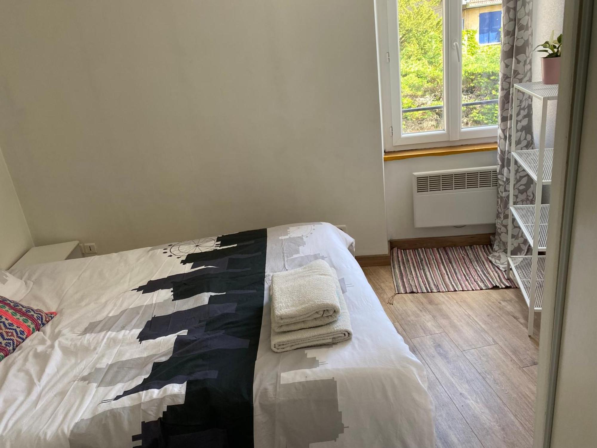 Haut De Jardin Dans Une Maison Dijon Exterior foto